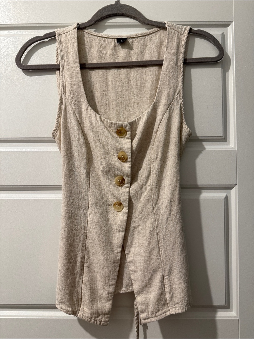 Women’s Sleeveless Button-Front Tank Top in Beige